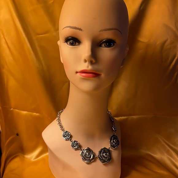 unbranded Jewelry - Silver colored rose necklace with extender chain and antique black wash